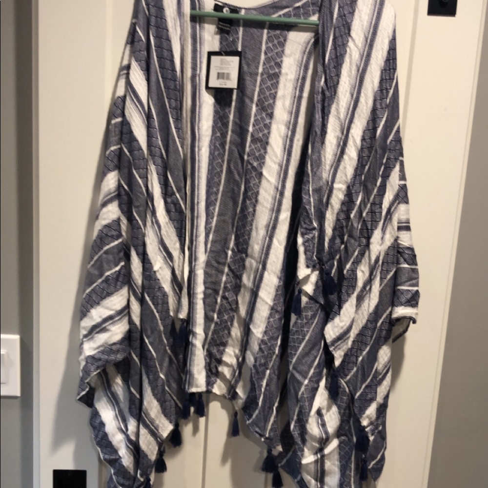 NWT ONE SIZE NAVY AND WHITE SHAWL